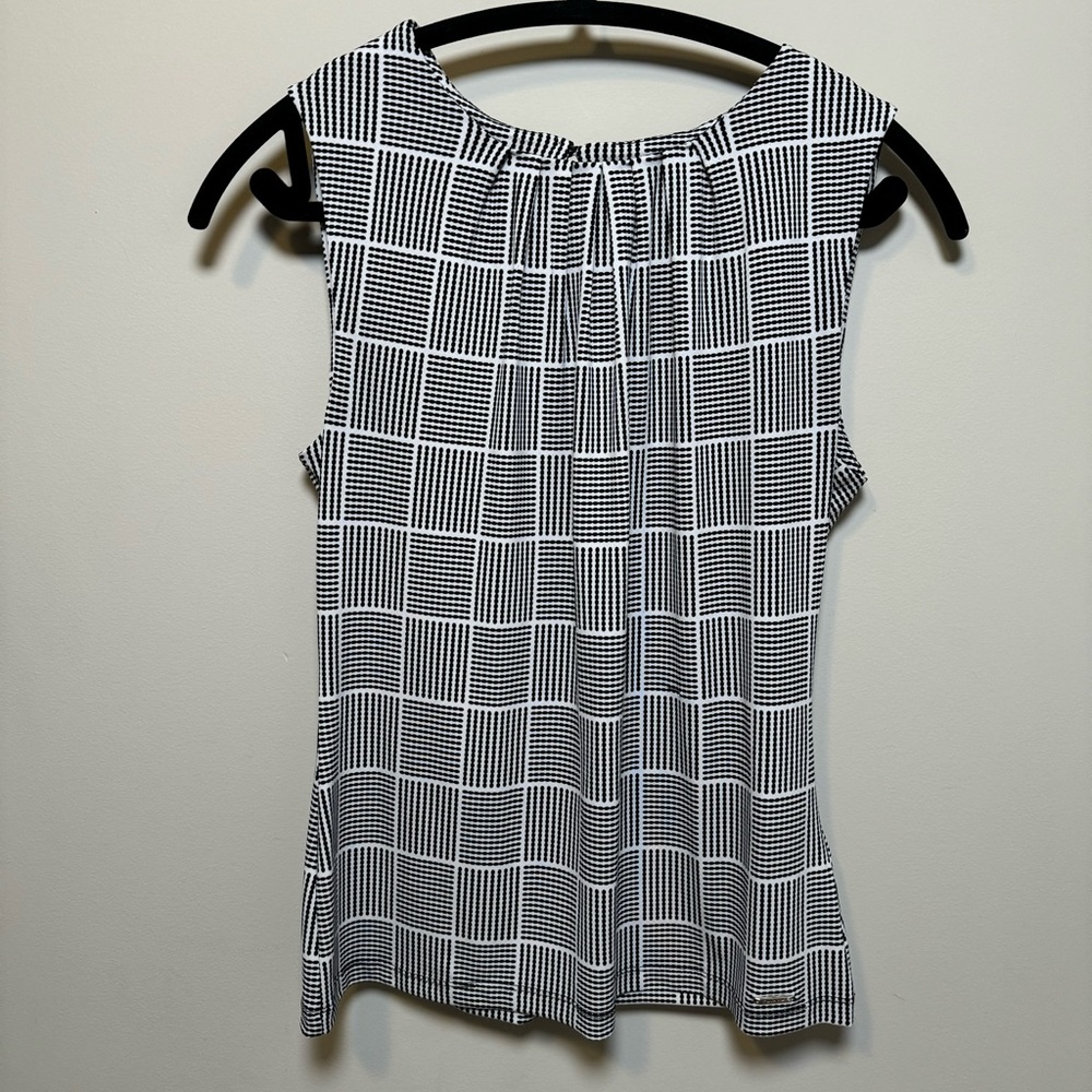 Calvin Klein black & white print pleated crew neck sleeveless top, Size Small